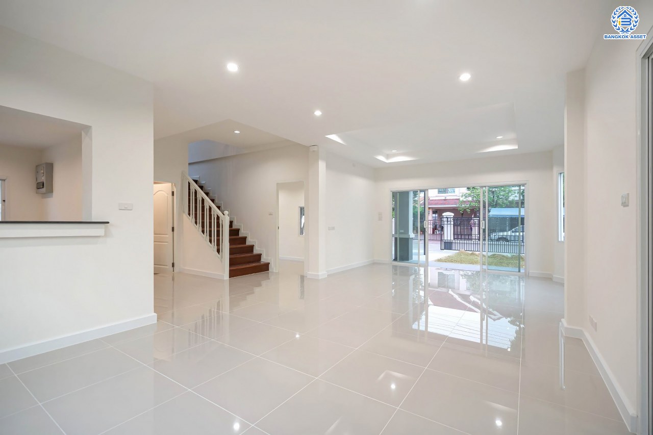 บ้านมือสองตกแต่งใหม่ โครงการ มัณฑิกา กาญจนาฯ-บางบอน รองรับทุกความสุข เนื้อที่ 108.6 ตร.ว. ฟังก์ชัน 3 ห้องนอน 3 ห้องน้ำ 2 ห้องอเนกประสงค์ จอดรถได้ 2 คัน บนทำเลใกล้รถไฟฟ้าสายสีน้ำเงิน "สถานีหลัก2" และจุดขึ้นทางด่วน "พระราม2" และ The Mall บางแค